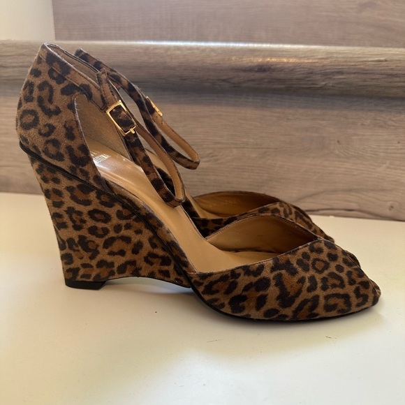 Stuart Weitzman Leather Fur
Suede Leopard Animal Print size 8 heels shoes - Picture 2 of 7